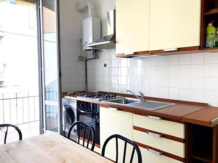 Appartamento trilocale in affitto in Via Marco Aurelio, Parco Trotter, Milano