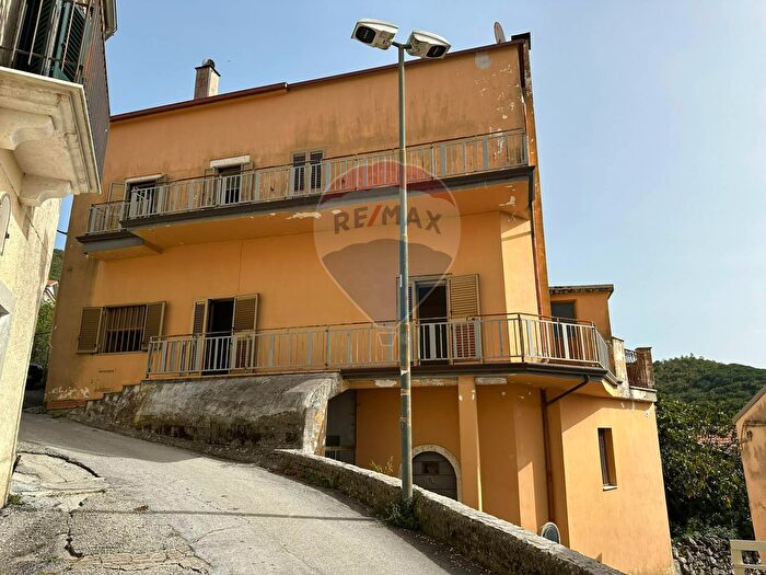 Casa con 8 locali in vendita in Colle Macchia, Filignano