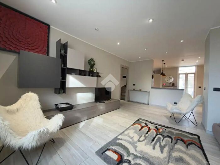 Appartamento quadrilocale in affitto in Via Angelo Andres, Tirano