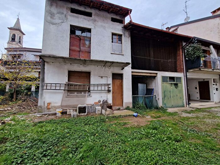 Casa con 8 locali in vendita in Via Novembre, Cirimido