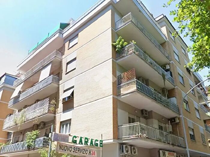 Appartamento bilocale in vendita in Viale Anicio Gallo, Roma