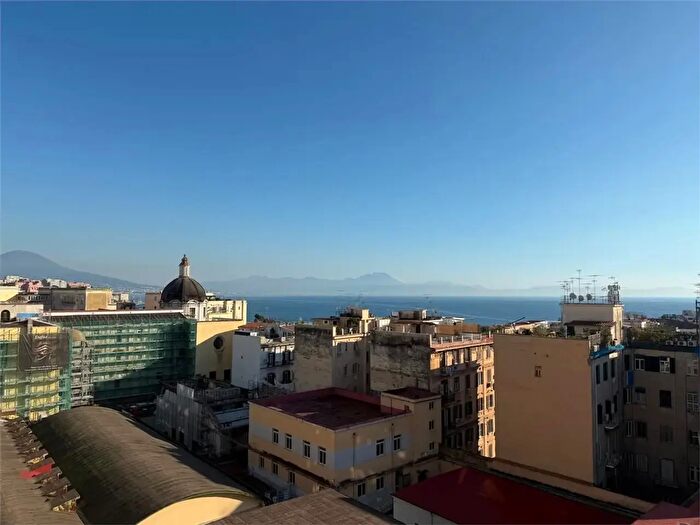 Appartamento quadrilocale in affitto in Via Andrea dIsernia, Napoli