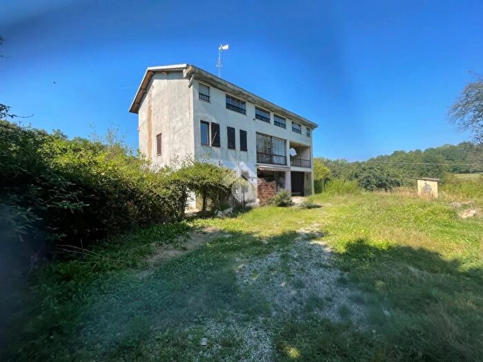 Casa con 16 locali in vendita in Località Mottorosso, GatticoVeruno