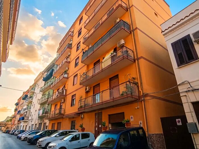 Appartamento quadrilocale in vendita in Via Roma, Ficarazzi