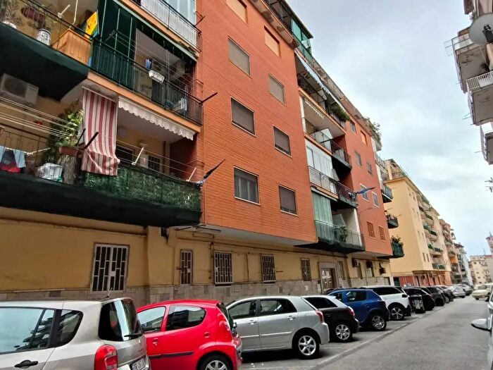 Appartamento trilocale in vendita in Via Diomede Carafa, Napoli