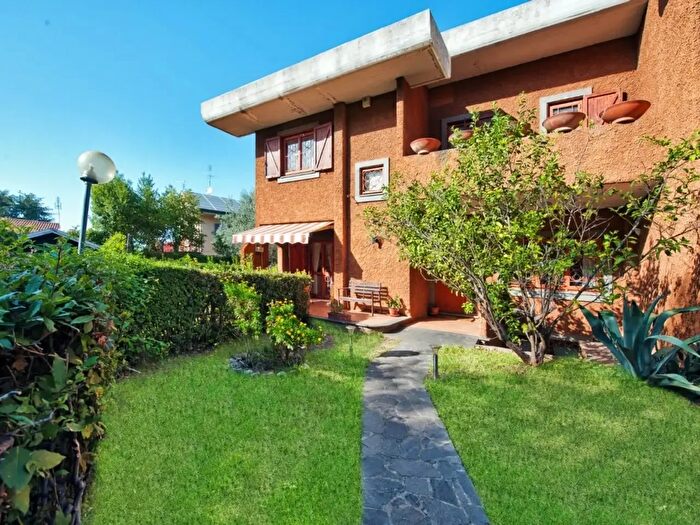 Casa con 10 locali in vendita in Via Sentiero del Bosco, Grottaferrata
