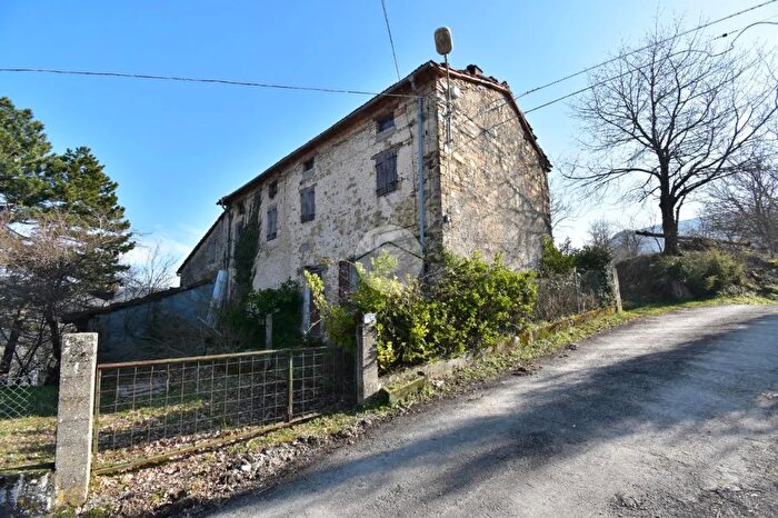 Casa quadrilocale in vendita in Str San Giovanni Calestano, Calestano