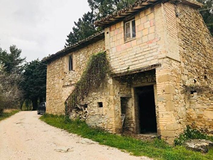 Casa quadrilocale in vendita in Località Pontegrande, Assisi