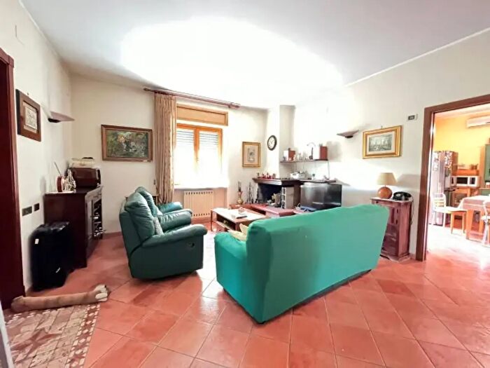 Casa quadrilocale in vendita in Viale dei Pini Sud, Giugliano In Campania