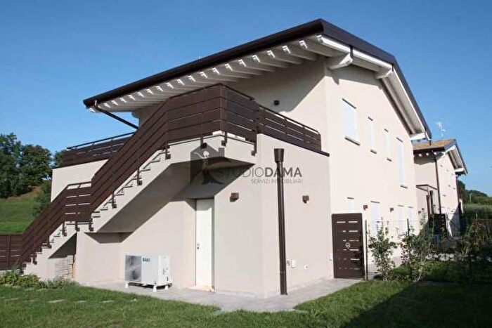 Casa quadrilocale in vendita in Desenzano Del Garda