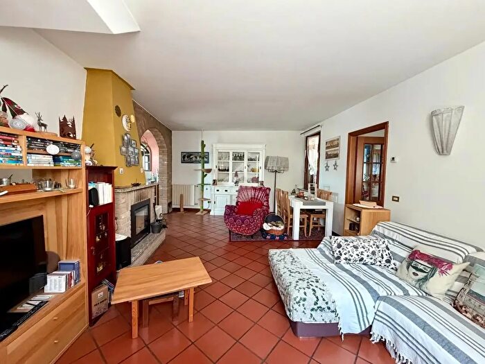 Appartamento quadrilocale in vendita in Via Regina Elena, Filago
