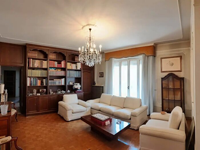 Appartamento con 6 locali in vendita in Via Milano, Trieste