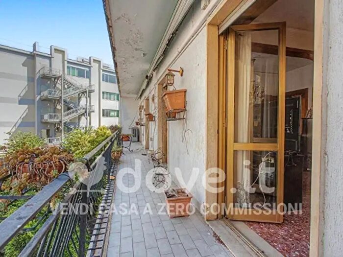 Appartamento quadrilocale in vendita in Via Domenico Fontana, Napoli