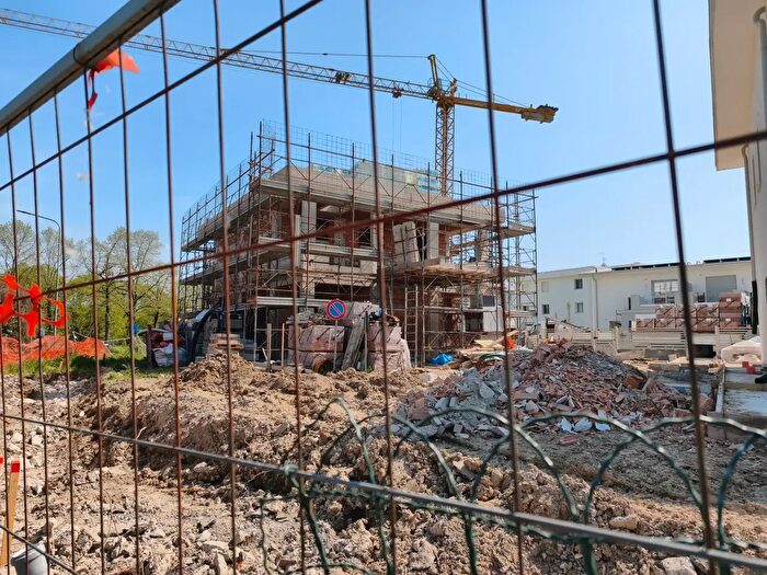 Casa con 8 locali in vendita in Strada Cognento, Modena