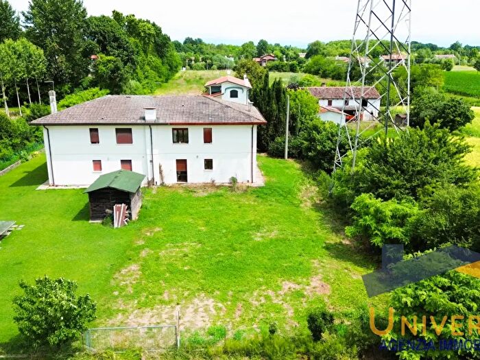 Casa quadrilocale in vendita in Via Guizze Alte, Loreggia