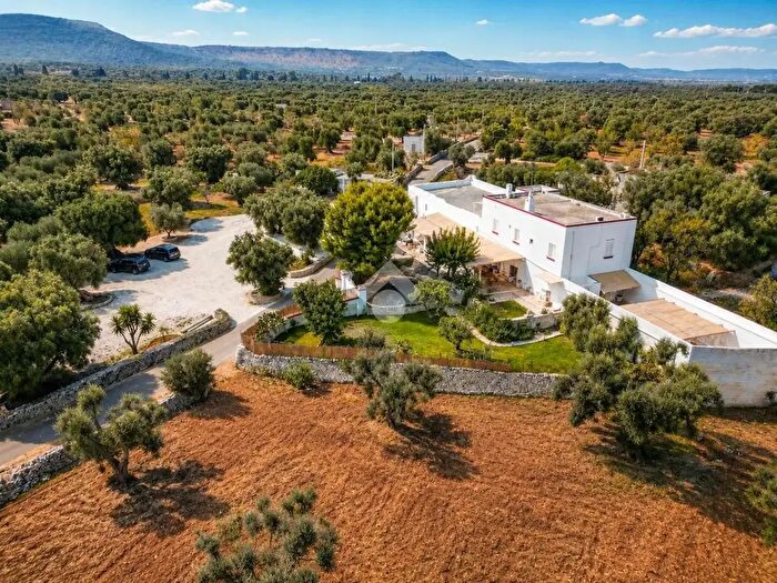Casa con 6 locali in vendita in Ostuni
