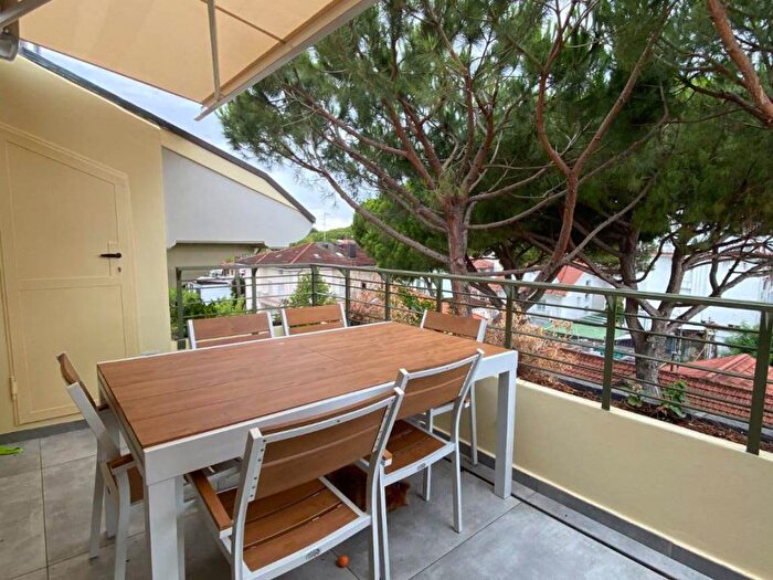 Casa quadrilocale in affitto in Viale Ugo Bassi, Abissinia, Riccione