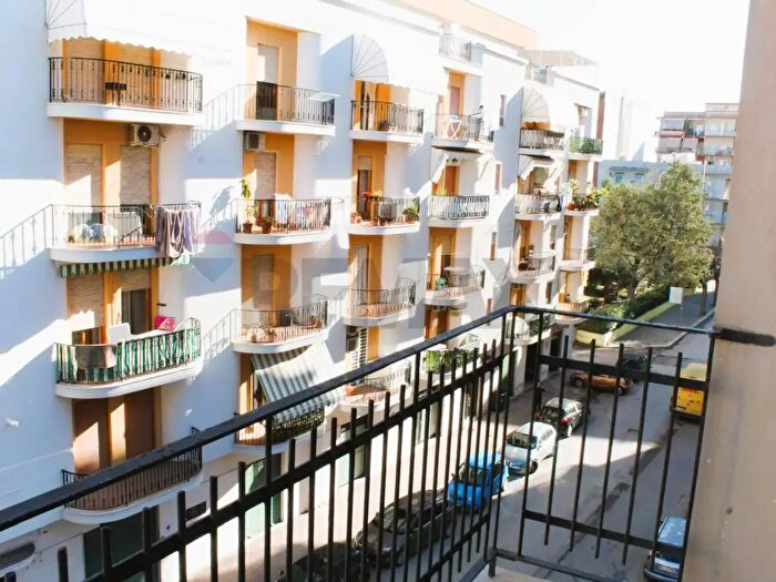 Appartamento trilocale in vendita in Via Pascoli, Trani