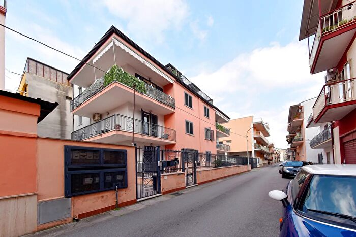 Appartamento trilocale in vendita in Via De Nicola, San Nicola La Strada