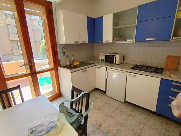 Appartamento con 5 locali in affitto in Via Montello, Pisa