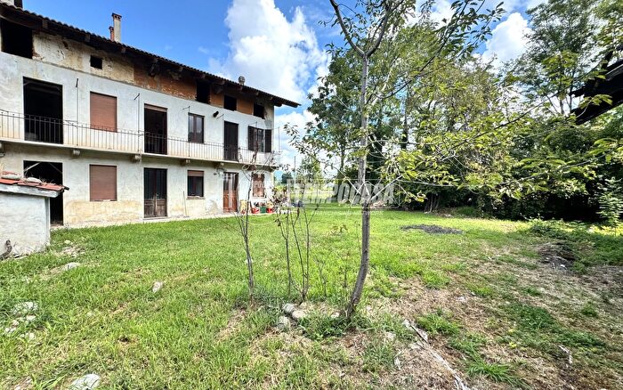 Casa con 7 locali in vendita in Via Dante Alighieri, Sandigliano