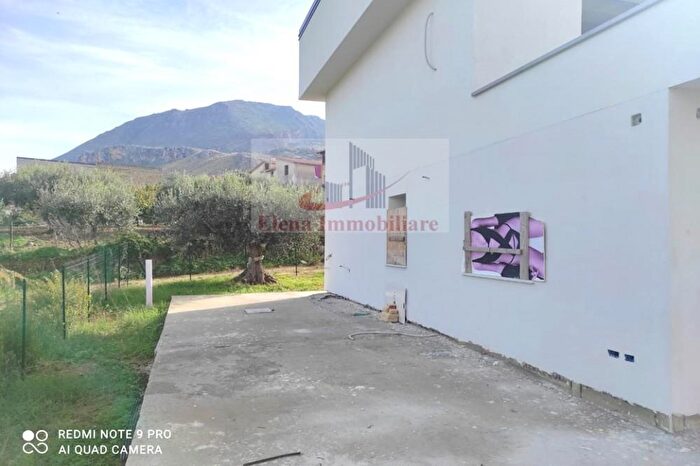 Casa con 10 locali in vendita in Alcamo
