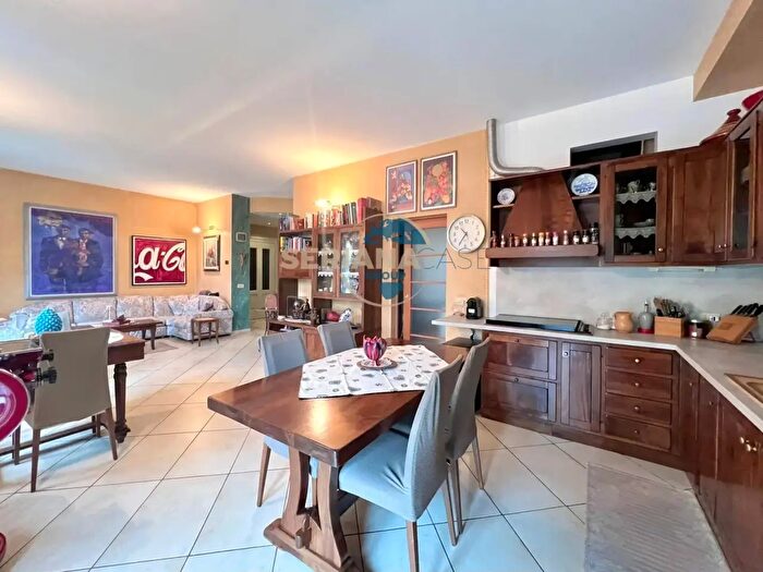 Appartamento quadrilocale in vendita in Via F M Adobati, Alzano Lombardo