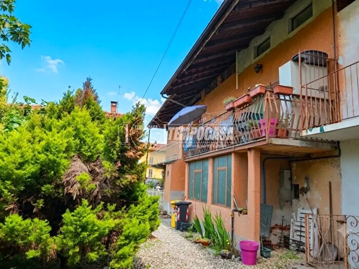 Casa bilocale in vendita in Via Vanchiglia, Rocca Canavese