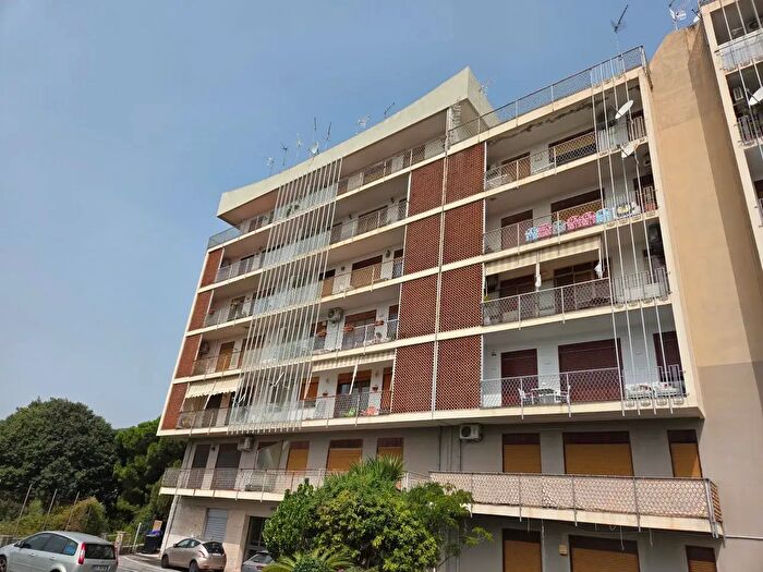 Appartamento con 5 locali in vendita in Viale dei Tigli, Messina