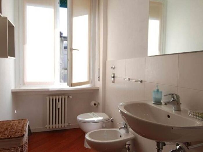 Appartamento trilocale in affitto in Via Conca del Naviglio, Corso Genova, Milano