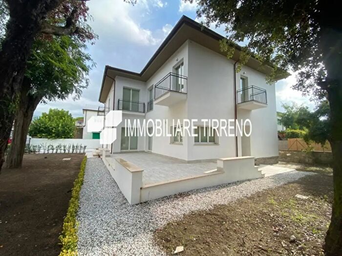 Casa con 12 locali in vendita in a Vittorio Veneto, Massa