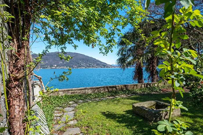 Casa con 5 locali in vendita in Baveno