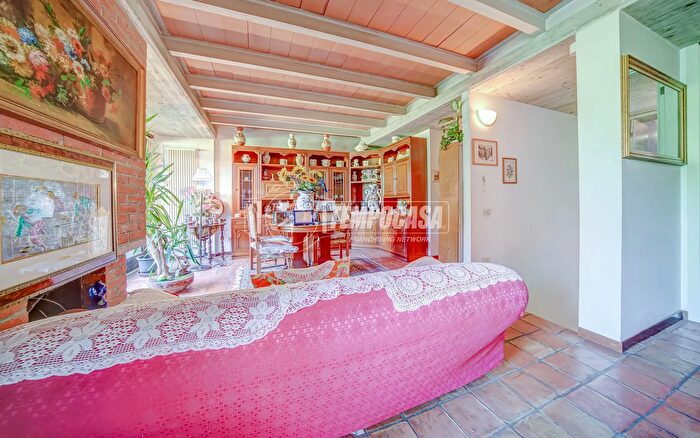 Appartamento quadrilocale in vendita in Via Martiri della Libertà Travedona Monate, Travedona Monate