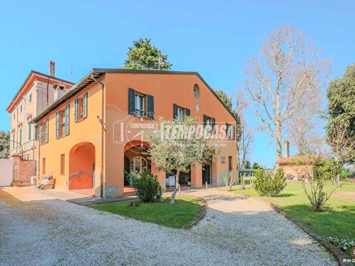 Appartamento con 9 locali in vendita in Via Lughese, Imola