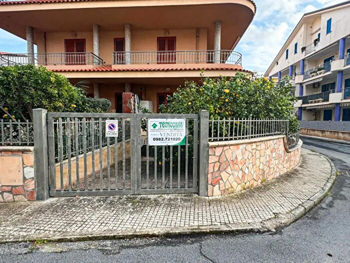 Appartamento trilocale in vendita in Via Monte Bianco, Amantea