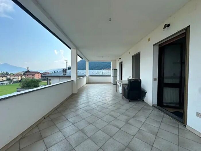 Appartamento con 5 locali in vendita in Via Aldo Rumi, Dongo