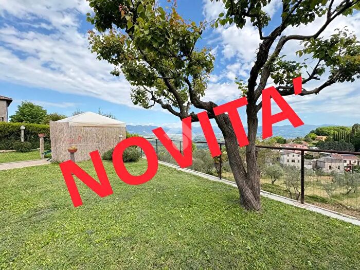 Casa quadrilocale in vendita in Via del Pellegrino, Narni