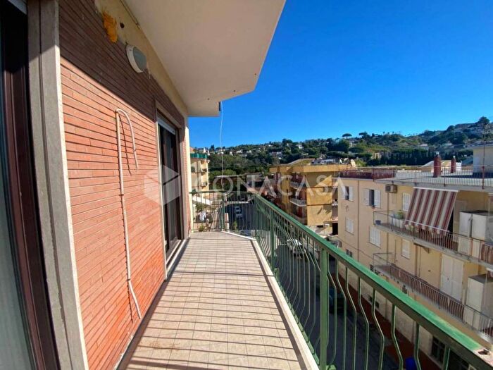 Appartamento quadrilocale in affitto in Viale Bognar, Pozzuoli Alta, Pozzuoli