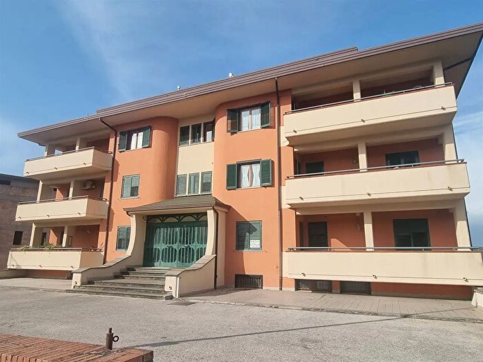 Appartamento con 5 locali in affitto in Montefusco