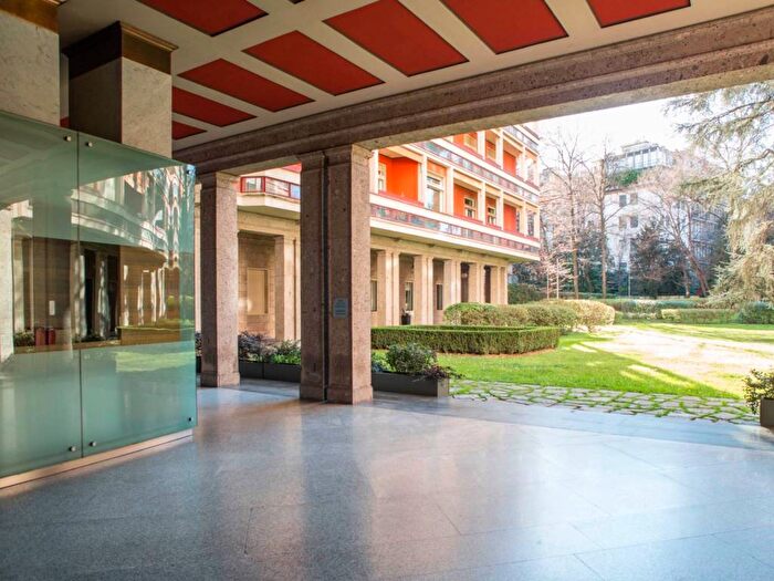 Appartamento trilocale in affitto in Via Filippo Turati, Turati, Milano