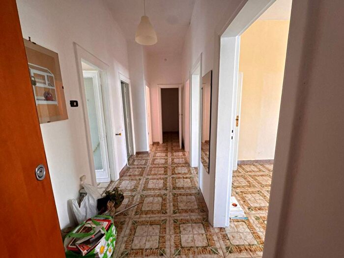 Appartamento trilocale in affitto in Via Daniele Manin, Fuorigrotta, Napoli