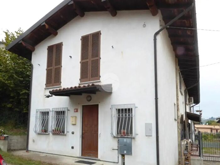 Casa bilocale in vendita in Frazione Torresacchetti, Stradella