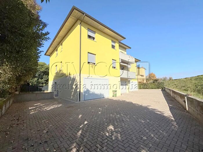 Appartamento quadrilocale in vendita in Via dei Bersaglieri, Torri Di Quartesolo