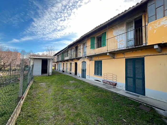 Casa con 10 locali in vendita in Via Isonzo, Pinerolo
