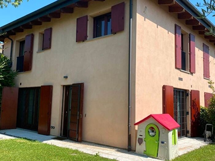 Casa con 5 locali in affitto in Strada Collegara, San Damaso, Modena