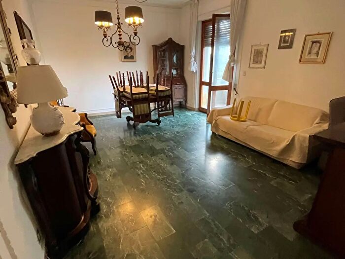 Appartamento con 5 locali in affitto in Carrara