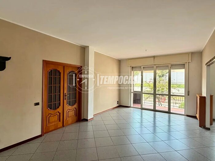 Appartamento trilocale in vendita in Via San Giovanni, Oleggio