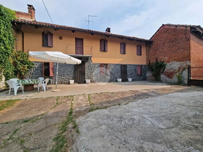 Casa con 5 locali in vendita in Strada Bussolini, Tigliole