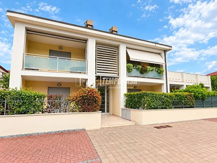 Appartamento trilocale in vendita in Via San Lazzaro, Andora