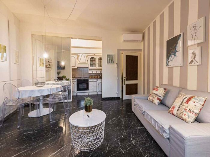 Appartamento trilocale in affitto in Via dell' Oriuolo, Sant'Ambrogio, Firenze